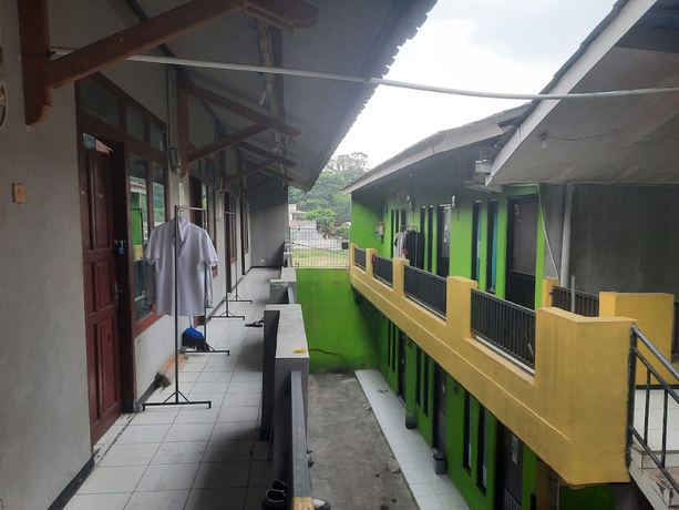 Imagen de los interiores del Hotel OYO Life 93023 Kost Bulan Karawang. Foto 6