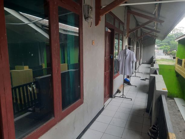 Imagen de los interiores del Hotel OYO Life 93023 Kost Bulan Karawang. Foto 9