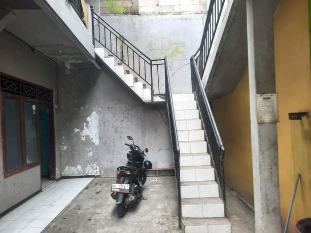 Imagen de los interiores del Hotel OYO Life 93023 Kost Bulan Karawang. Foto 13