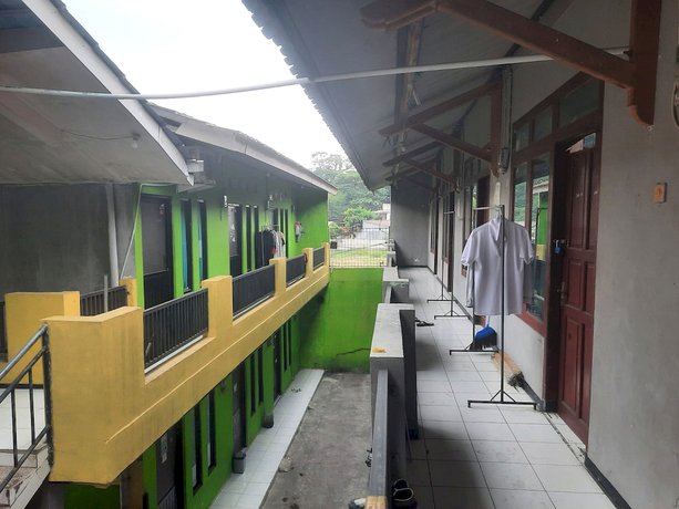 Imagen de los interiores del Hotel OYO Life 93023 Kost Bulan Karawang. Foto 17