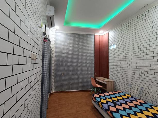 Imagen de la habitación del Hotel OYO Life 93158 Kost Asaka. Foto 6