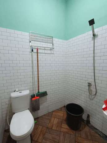 Imagen de la habitación del Hotel OYO Life 93158 Kost Asaka. Foto 7