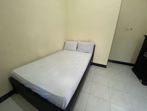 Imagen de la habitación del Hotel OYO Life 93258 Kos Sahabat. Foto 8