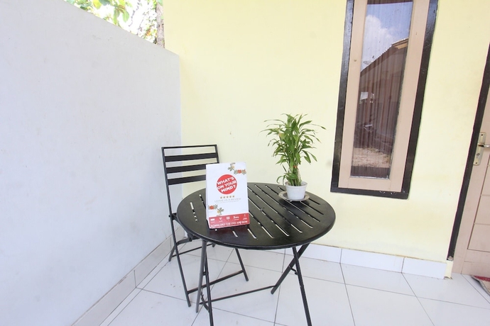 Imagen de los interiores del Hotel OYO Life 93260 Bale Kosan. Foto 18
