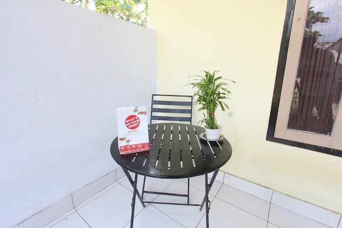 Imagen de los interiores del Hotel OYO Life 93260 Bale Kosan. Foto 19