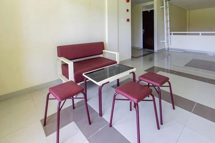 Imagen de los interiores del Hotel OYO Life 93399 Kos Batulayar. Foto 17