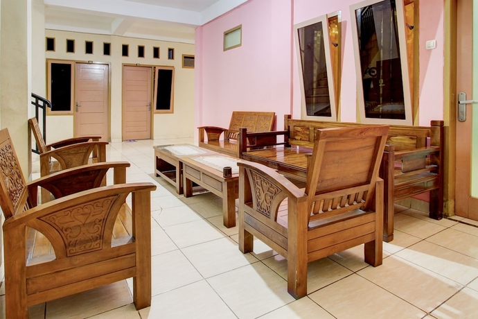 Imagen de los interiores del Hotel OYO Life 93662 Kost Pak Budi. Foto 14
