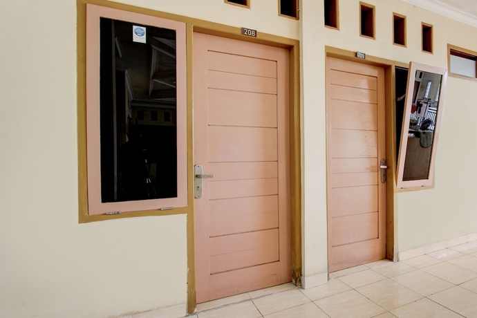Imagen de los interiores del Hotel OYO Life 93662 Kost Pak Budi. Foto 15