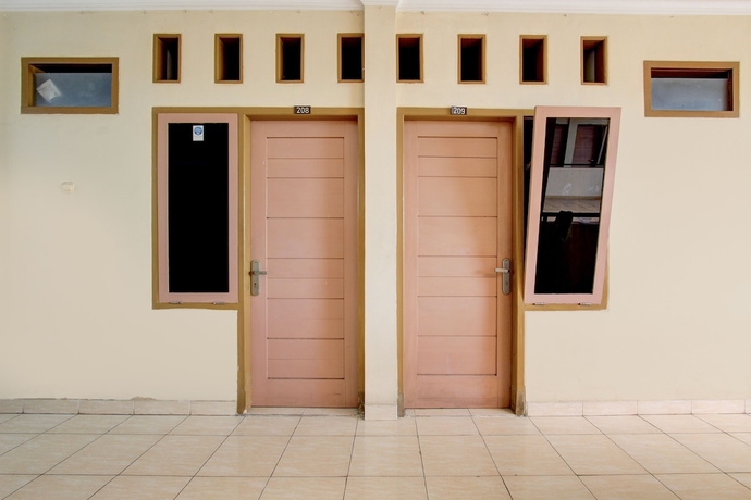Imagen de los interiores del Hotel OYO Life 93662 Kost Pak Budi. Foto 16