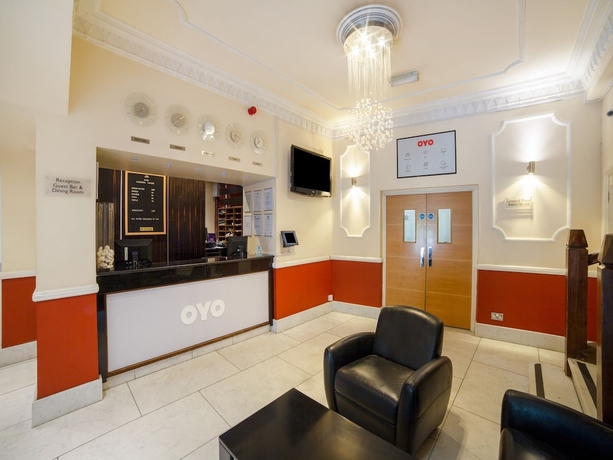 Imagen de los interiores del Hotel OYO London Luton. Foto 19