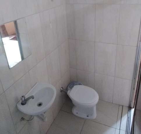 Imagen de la habitación del Hotel OYO Macedo. Foto 6