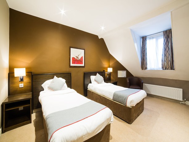 Imagen de la habitación del Hotel OYO Majestic. Foto 7