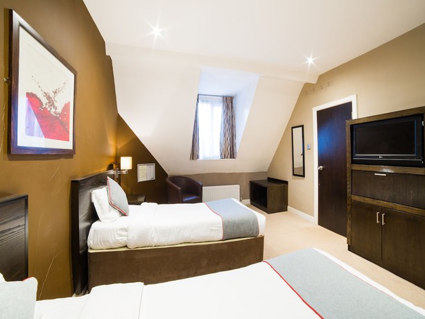 Imagen de la habitación del Hotel OYO Majestic. Foto 9