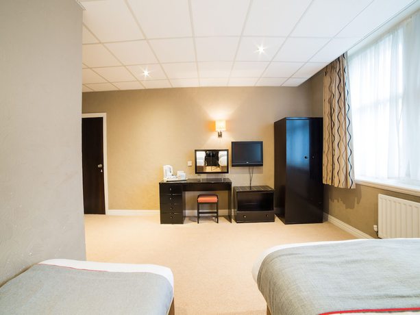 Imagen de la habitación del Hotel OYO Majestic. Foto 12