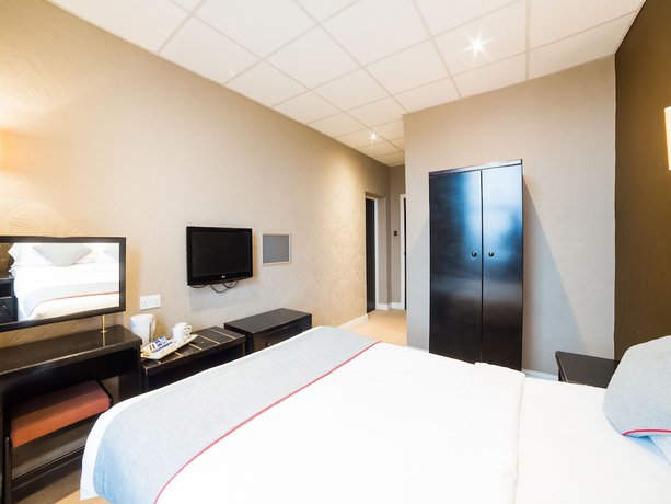 Imagen de la habitación del Hotel OYO Majestic. Foto 15
