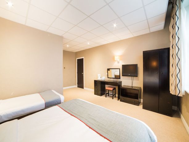 Imagen de la habitación del Hotel OYO Majestic. Foto 17