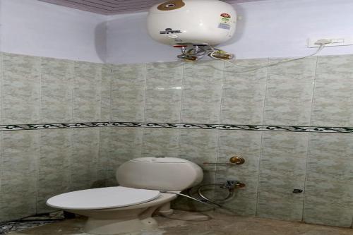 Imagen de la habitación del Hotel OYO Malti Guest House. Foto 6