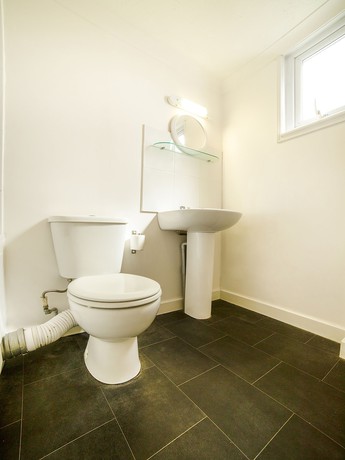 Imagen de la habitación del Hotel OYO Marina. Foto 2