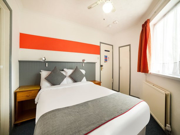 Imagen de la habitación del Hotel OYO Marina. Foto 11