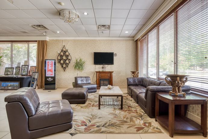 Imagen de los interiores del Hotel OYO Memphis TN I-40. Foto 17