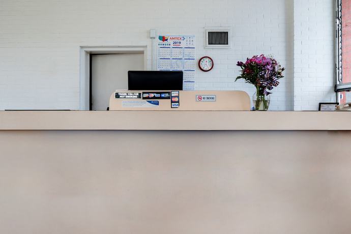 Imagen de los interiores del Hotel OYO Mustang Silverspring FL. Foto 15