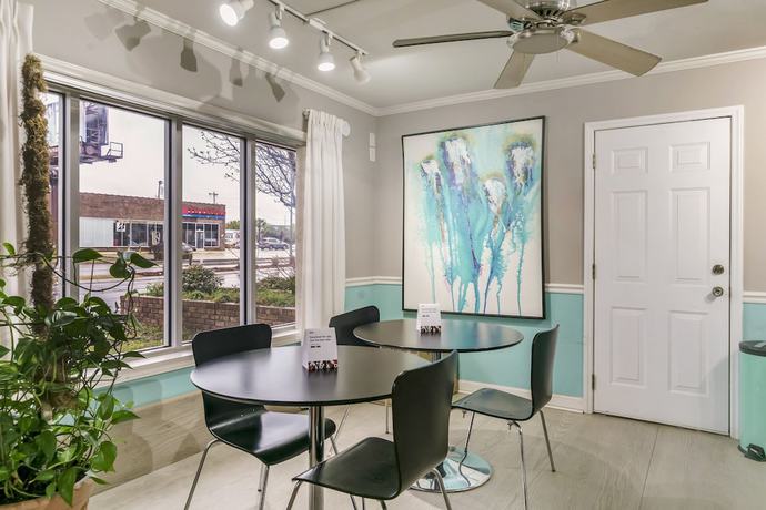 Imagen de los interiores del Hotel OYO Myrtle Beach Kings Hwy. Foto 16