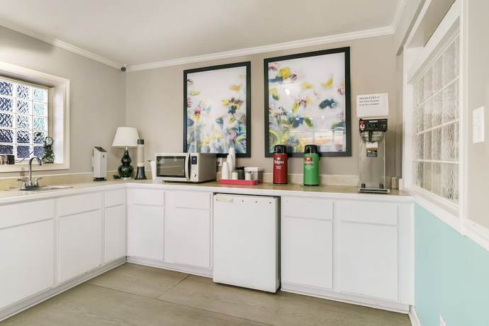 Imagen de los interiores del Hotel OYO Myrtle Beach Kings Hwy. Foto 19