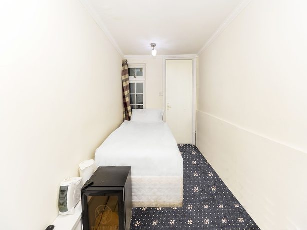 Imagen de la habitación del Hotel OYO Old Oak Tree Inn. Foto 3