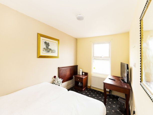 Imagen de la habitación del Hotel OYO Old Oak Tree Inn. Foto 4