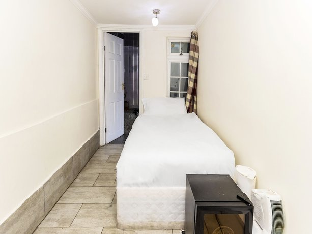 Imagen de la habitación del Hotel OYO Old Oak Tree Inn. Foto 5