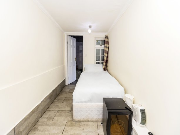 Imagen de la habitación del Hotel OYO Old Oak Tree Inn. Foto 10