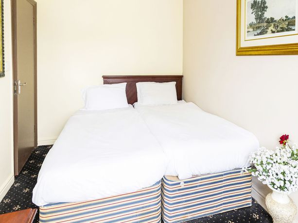 Imagen de la habitación del Hotel OYO Old Oak Tree Inn. Foto 13