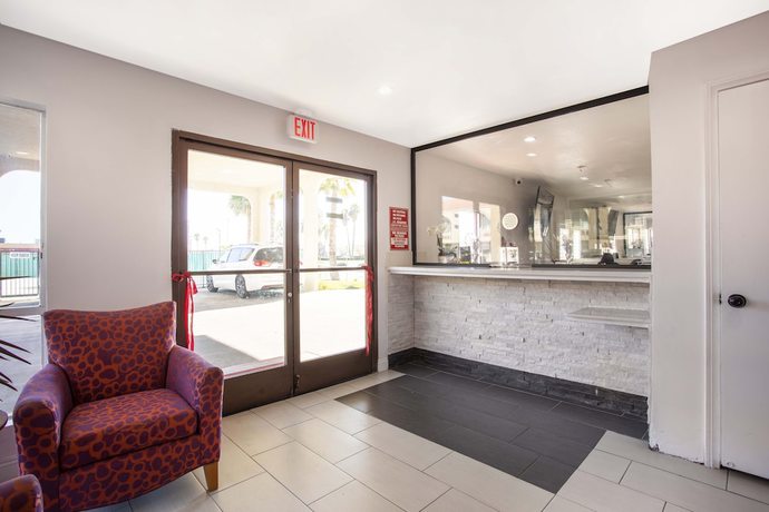 Imagen de los interiores del Hotel OYO Palmdale - Antelope Valley. Foto 19