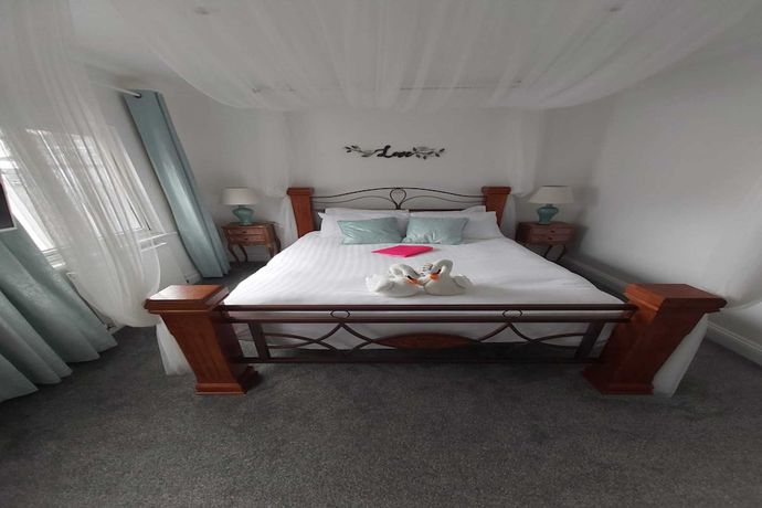 Imagen de la habitación del Hotel OYO Pier. Foto 9
