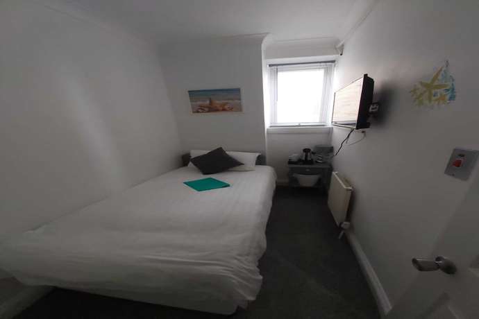 Imagen de la habitación del Hotel OYO Pier. Foto 11