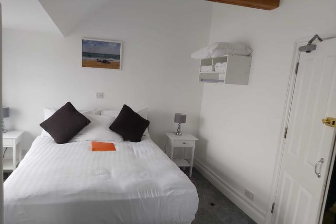 Imagen de la habitación del Hotel OYO Pier. Foto 15