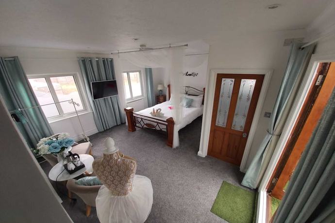 Imagen de la habitación del Hotel OYO Pier. Foto 19