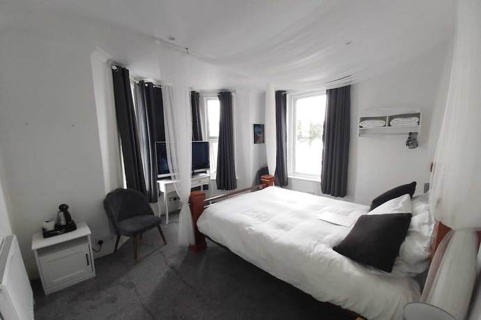 Imagen de la habitación del Hotel OYO Pier. Foto 20