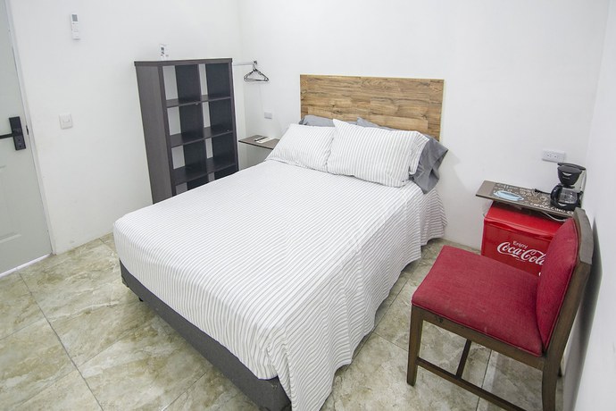 Imagen de la habitación del Hotel OYO Plaza Las Torres, Cabo San Lucas. Foto 4