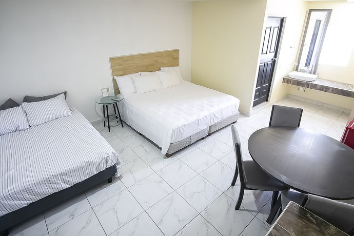 Imagen de la habitación del Hotel OYO Plaza Las Torres, Cabo San Lucas. Foto 10