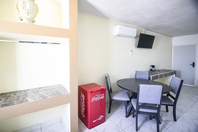 Imagen de la habitación del Hotel OYO Plaza Las Torres, Cabo San Lucas. Foto 11
