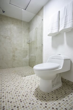 Imagen de la habitación del Hotel OYO Plaza Las Torres, Cabo San Lucas. Foto 14