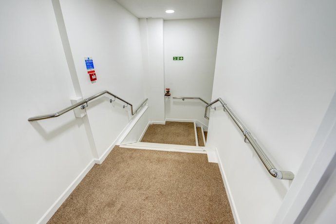 Imagen de los interiores del Hotel OYO Plymouth Central. Foto 18