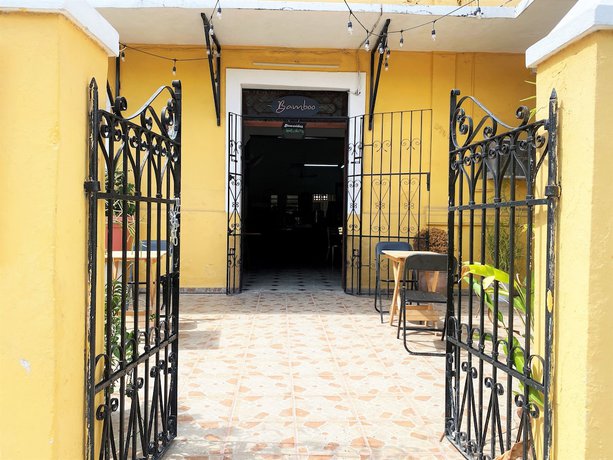 Imagen del bar/restaurante del Hotel OYO Posada Espinosa, M&eacute;rida, Parque de Santa Ana. Foto 2