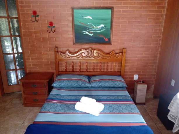Imagen de la habitación del Hotel OYO Pousada Luar da Serra Lumiar. Foto 13