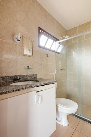 Imagen de la habitación del Hotel OYO Pousada Para&iacute;so. Foto 17