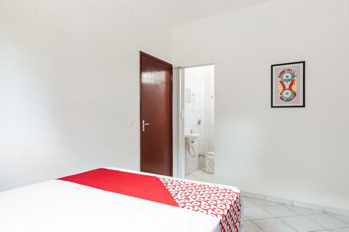 Imagen de la habitación del Hotel OYO Pousada Tia L&eacute;o Campinas, Bar&atilde;o Geraldo. Foto 12