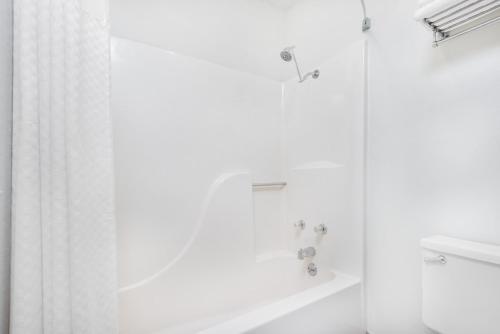 Imagen de la habitación del Hotel OYO Pratt KS Route 400. Foto 6