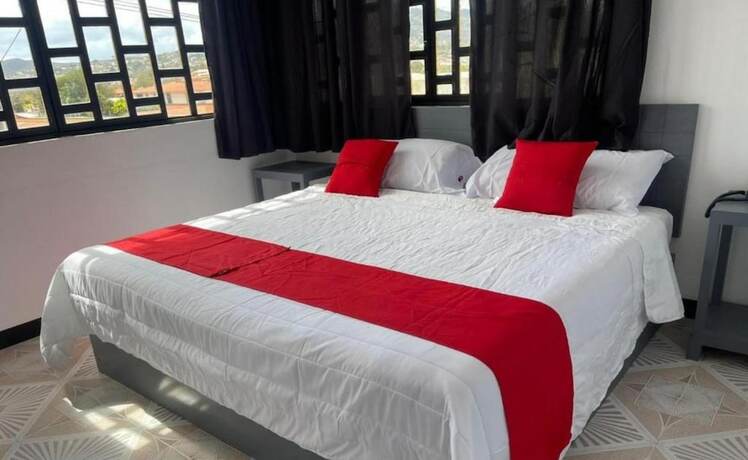 Imagen de la habitación del Hotel OYO Puerta Sur. Foto 9