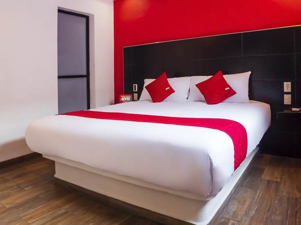 Imagen de la habitación del Hotel OYO SR92. Foto 13